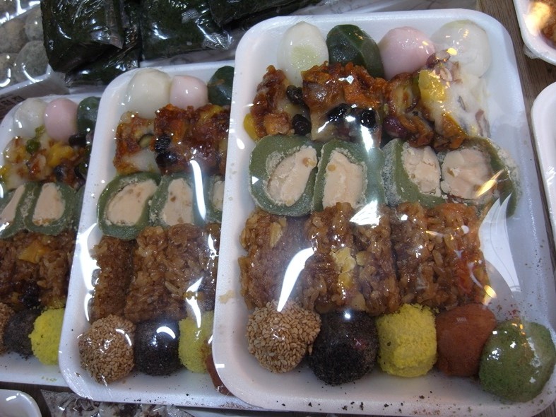 90년 전통 낙원떡집의 떡은 수수하지만 맛은 일품이다.