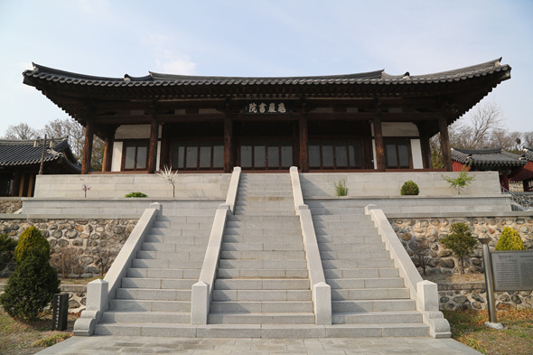 기존에 있었던 구암서원 숭현사는 현재 대구 북구로 이전해 갔다.