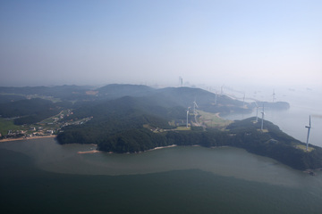 영흥도는 울창한 숲과 너른 해수욕장으로 여름철 피서지로 사랑받고 있다.