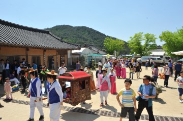 영주선비문화축제를 다양하게 채색하는 갖가지 공연과 퍼포먼스들.