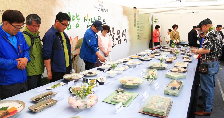 한국 사찰음식에 산나물이 많이 쓰이는 것은 구하기 쉽고 건강에 좋다는 이유가 크다. 사진은 작년 영양산나물축제.