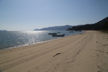 전라남도 신안군의 우전해변, 해남군의 사구미해변은 어촌체험마을과 함께 즐길 수 있는 경관이 훌륭하다.