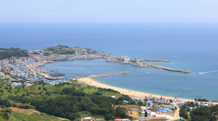 배가 드나드는 항구의 모습은 '마도로스'의 낭만을 자극하곤 한다.