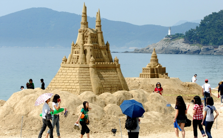 해운대 모래축제에서 만날 수 있는 모래성의 모습은 상상을 초월한다