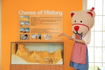 >알프스의 소녀 하이디가 반겨주는 치즈박물관, 주말마다 2층에서는 치즈퐁듀 체험이 열린다.