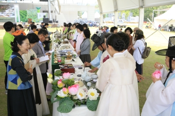 2014년 티아트페스티벌의 모습. 차 멋내기와 차 맛내기로 종목이 갈린다.