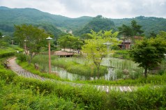 순서대로 희리산자연휴양림, 백운산자연휴양림, 덕유산자연휴양림의 모습.