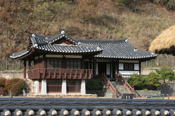 순서대로 한산모시마을과 신성리갈대밭의 모습.