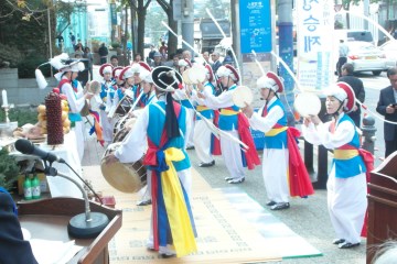 매년 10월 24일 동작구에서는 마을의 안녕과 평화를 기원하는 '장승배기 장승제'가 거행된다.