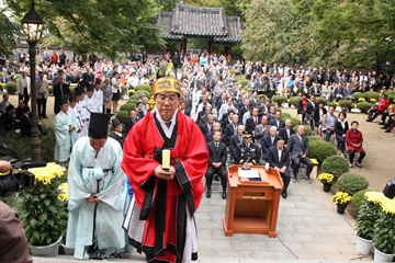 매년 10월 9일 사육신공원에서는 사육신의 충절을 기리는 '추모제향'이 열린다.