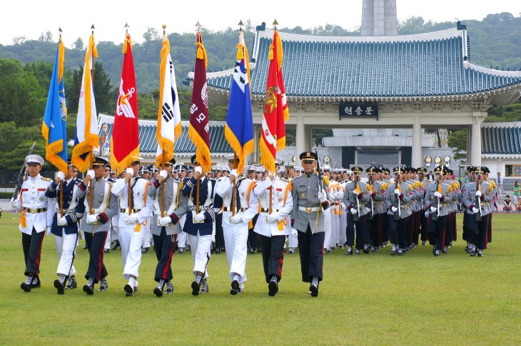 관악산 기슭에 자리한 국립서울현충원에는 약 16만 여 명의 호국 영령들이 안장되어 있다.