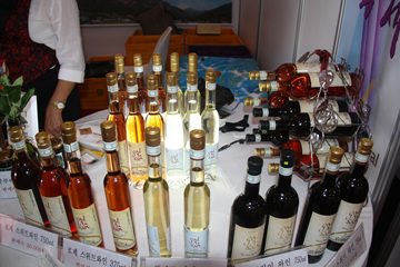영동에서는 영동산 포도를 이용한 국내 토종 와인을 생산하고 있다.