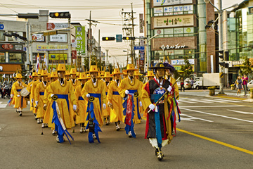 매년 10월경 충북 영동에서는 '난계국악축제'가 개최된다.