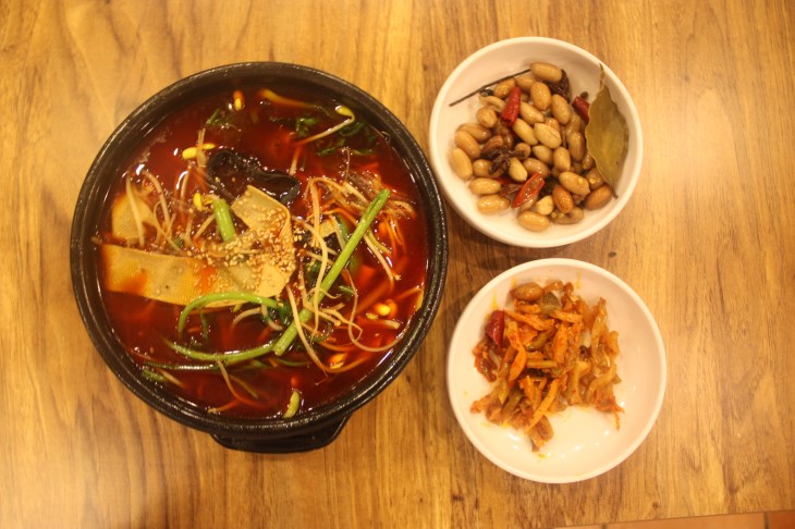 연희 맛길에는 정통 중식을 맛볼 수 있는 중식당들이 밀집해 있다. 사진은 중국 사천지방의 음식인 마라탕.