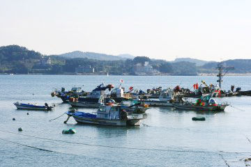 한적한 분위기를 느끼고 싶다면 제7경인 오천항과 제8경인 죽도를 찾아가&nbsp;보자.