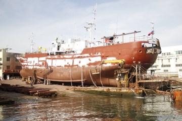 남항 일대는 예부터&nbsp;배를 수리하는 수리 조선소가 많았다. 이곳은 여전히 누군가의 삶의 터전이다.&nbsp;