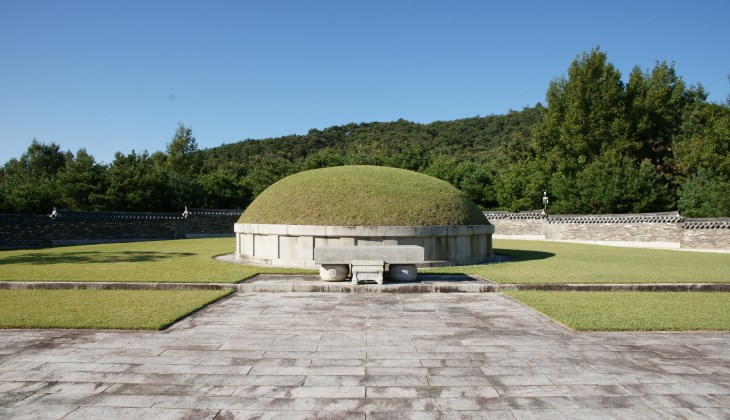 충렬사 뒤편에 자리 잡은 만인의 총 전경.&nbsp;