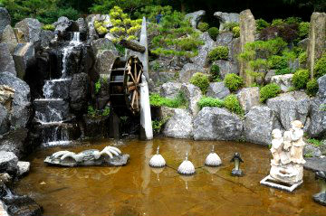 뒤웅박고을은 쉼터와 산책로가 잘 조성돼 있어 나들이를 하러 가기에도 좋다.