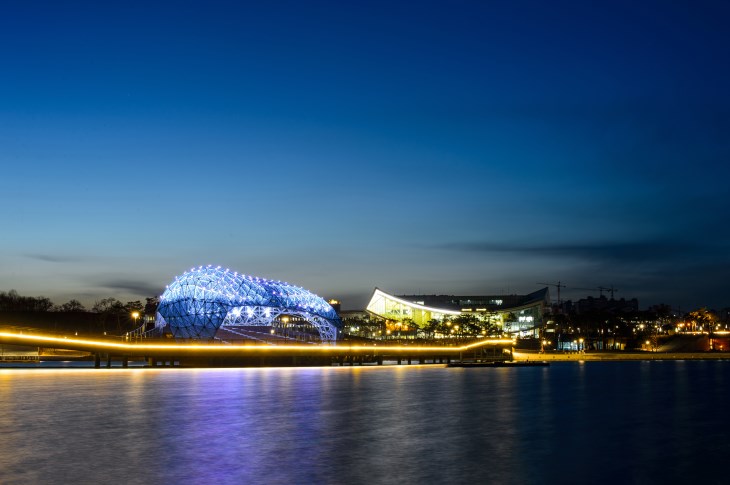 세종호수공원의 풍경은 낮보다 밤이 더 아름답다.&nbsp;
