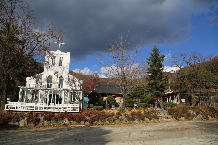 천주교 성지가 된 지금도, 하우현 성당은 아담한 규모를 유지하고 있다.