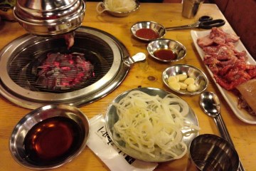 '마포갈매기'라는 이름의 음식점이 등장했을 정도로, 마포나루길의 갈매기살은 전국적으로 유명하다.