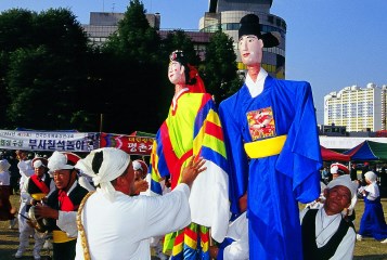 부용과 사득의 모습을 형상화한 모형.&nbsp;