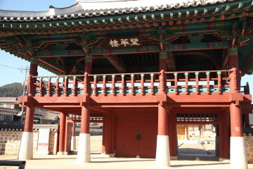 금성관의 가장 바깥쪽 문이라 불리는&nbsp;외삼문의 전경