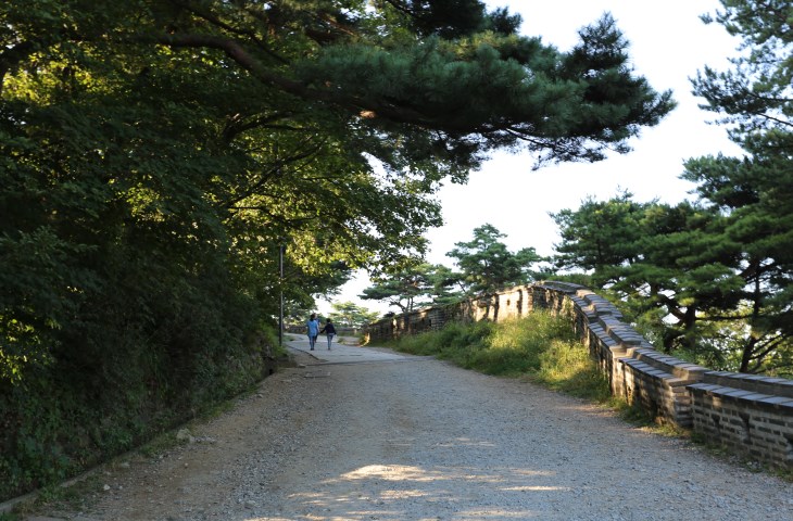 오랜 시간을 거쳐 쌓인 성곽 하나에도 다 다름이 있다.