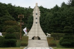 6.25전쟁의 희생 장병들을 기리는 월남참전기념탑 및 충혼탑