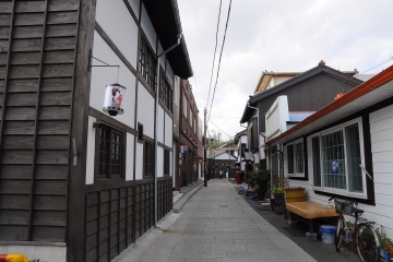 다양한 일본식 건물을 볼 수 있는 구룡포 근대문화역사거리