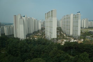 고층 건물들이 빼곡해지면 밀마루전망대의 미래는 어찌 될까.