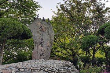 인천의 명소로 거듭난 자유공원은 다채로운 풍경으로 관광객을 맞이하고 있다.