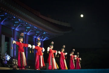 경복궁 특별관람에서는 다양한 문화공연을 만날 수 있다.