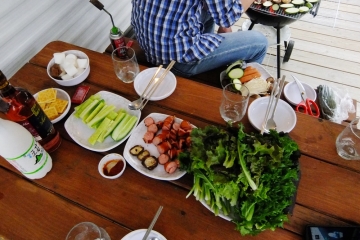성주 전통시장에서 산 야채와 준비해온 음식들로 바비큐를 했다.