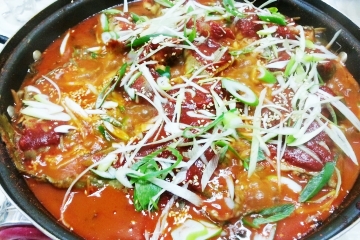 붕어찜과 어깨를 나란히 하고 있는 양구 메기찜