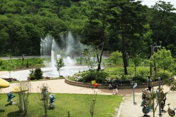 구례군산림생태공원 안에 마련된 휴식공간