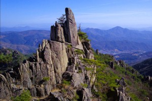 꽃처럼 핀 바위가 자리하는 산, 매화산,경상남도 합천군