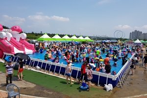 도심 속 해변에서 더위를 피하세요... 인천 송도해변 여름 대축제