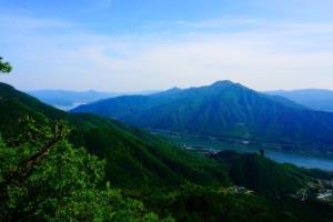 파노라마처럼 펼쳐진 전망 속 산행. 하남시 검단산