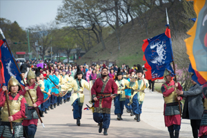 벚꽃과 함께 경주의 화려한 봄 즐기세요