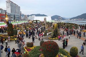 가을의 멋과 맛 가득, 제19회 마산국화축제 개막