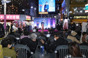 창원시, 화려한 조명아래 창동‘눈꽃축제 야시장’개장