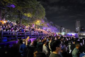 도봉구, ‘오감 꽃길 야행’…우이천 빛 축제 개최