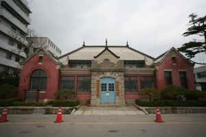 군산시, ‘2025 국가유산 미디어아트 구 군산세관 본관’ 8일 개막