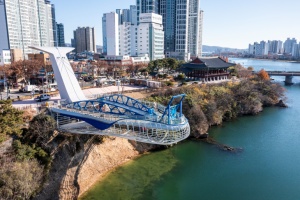울산시, 태화루 스카이워크 개장 100여 일…체험형 관광 명소로 각광 