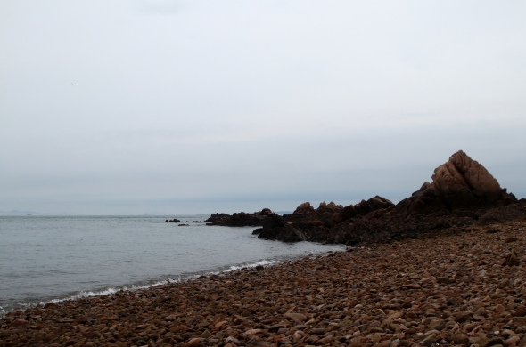 몽여해변과 작은 기암괴석으로 어우러진 서해 앞바다
