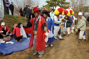 천 년을 이어져 온 시흥의 전통 문화, 군자봉성황제와 유가행렬,경기도 시흥시