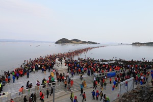 진도에서 만나는 이색 봄, ‘신비의 바닷길 축제’