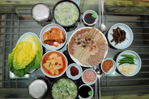 맑고 담백하니 깔끔한 맛, 영천시장 소머리곰탕,경상북도 영천시