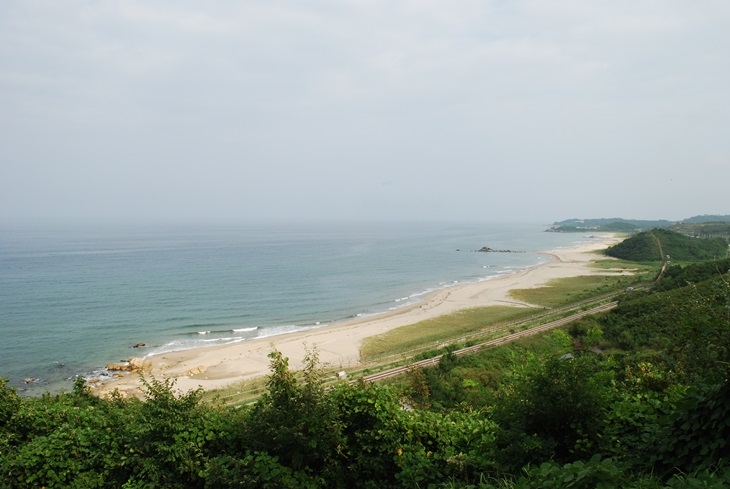 통일전망대에 올라 바라본 고성의 해변. 북녘은 마음에 담아야 한다.